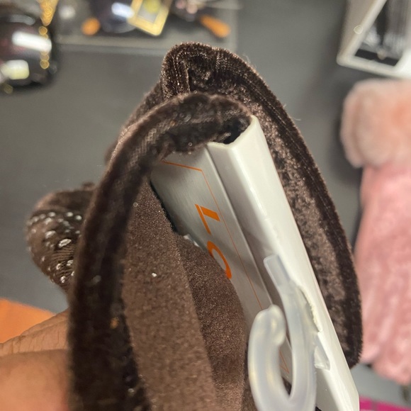 Gloves - Picture 3 of 5